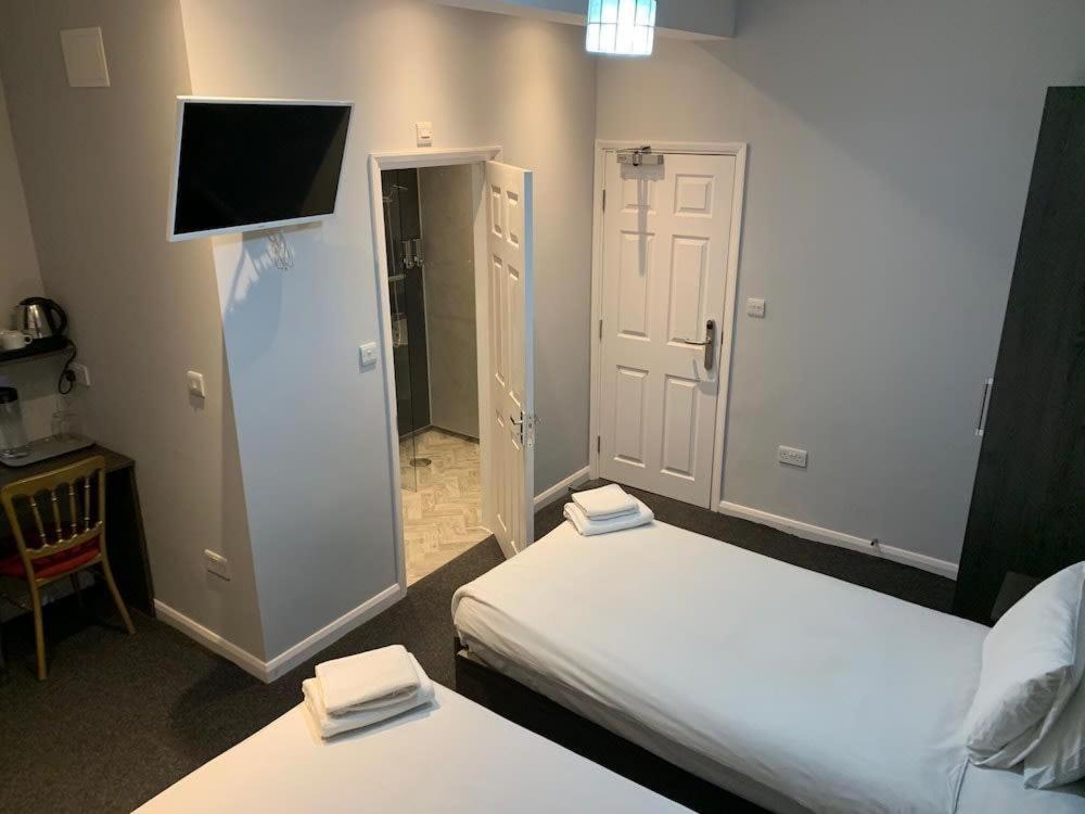 The Cranley Hotel Cranleigh Εξωτερικό φωτογραφία